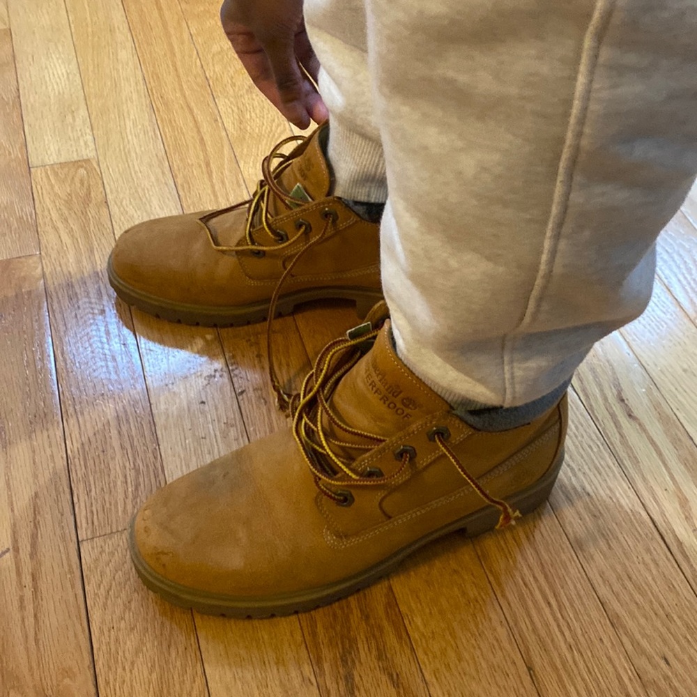 Women’s timberlands boot.